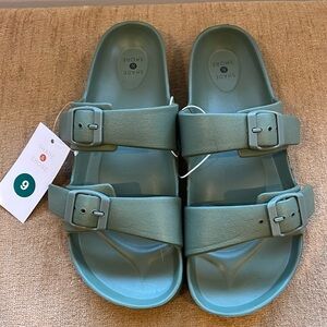 NWT Shade and shore green sandals